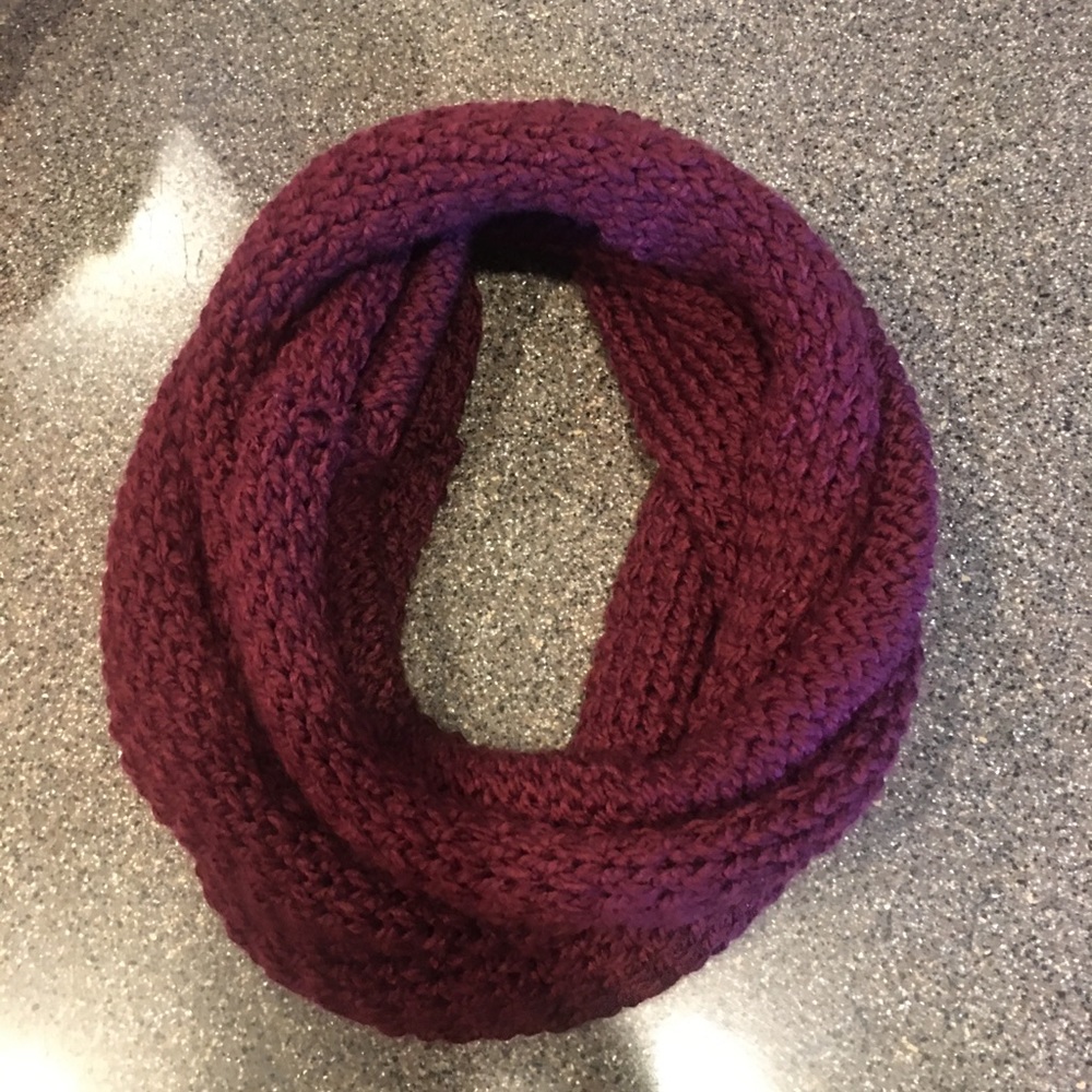 Ribbed Knit InfinityLoop Scarf Thick Fleece Wine